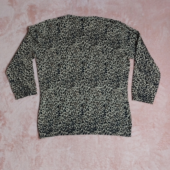 Silx By August Silk Women's Leopard Print Silk blend button Cardigan Size Small - Picture 5 of 10